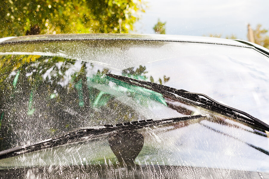Удаление трещин и сколов со стекла автомобиля: эффективные методы и советы