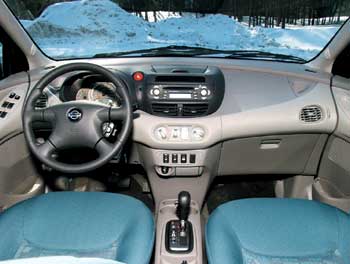 Nissan Almera Tino 2.0 CVT