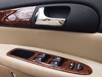 Электропакет, хром, дерево – все признаки роскоши налицо