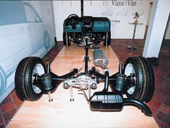 Viano и Vito получили продольное расположение двигателя и привод на задние колеса.