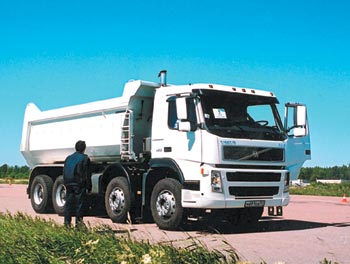 Четырехосный богатырь Volvo FM9 с двигателем в 420 "лошадей".