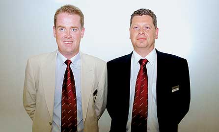 Руководители проекта заказа Volvo через Интернет г-н Фроде Хебнес (слева) и г-н Берт-Ян Верховен