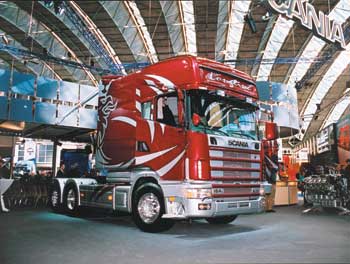 Компания Scania представила уже серийный образец тягача с удлиненной кабиной повышенной комфортности Longline