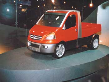 Таким видят перспективный легкий грузовик дизайнеры Renault Trucks