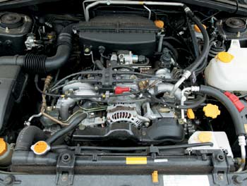 Традиция Subaru – оппозитный четырехцилиндровый мотор, установленный продольно