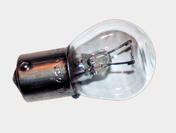 Свой нынешний вид конструкция лампочек приобрела более 30-ти лет назад : это заполненная инертным газом герметичная стеклянная колба, в которой располагается вольфрамовая нить