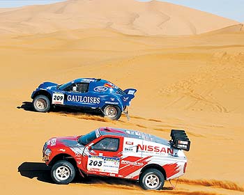 "Самодельное" багги Schlesser-Ford оказалось надежнее машин заводской команды Nissan