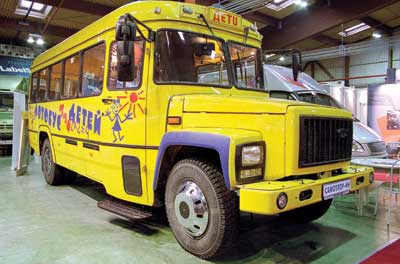 Школьный автобус САРЗ-3280 сделан на шасси ГАЗ-3307