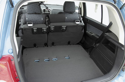 Багажник "Гетца" практичнее: что при складывании задних сидений здесь образуется ровный пол