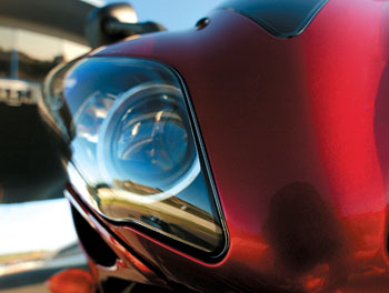 Новый YZF-R1 переносит гоночные технологии на дороги общего пользования