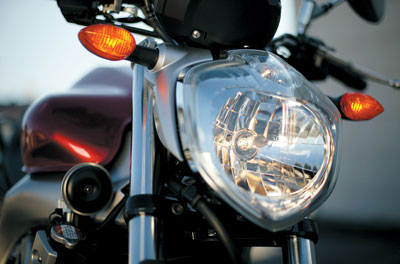 Основной особенностью модификации Naked нужно считать более агрессивную внешность