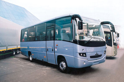 Кузов восьмиметрового 28-местного МАЗ-256 выполнен из пластика