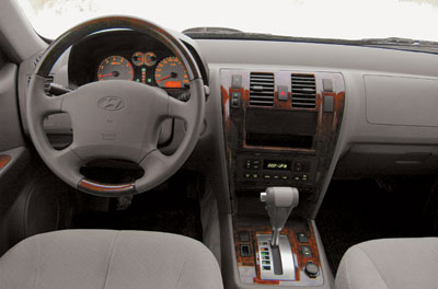 Головное устройство аудиосистемы будущий хозяин машины волен выбирать на свой вкус – даже в самой дорогой комплектации музыка находится на уровне аудиоподготовки