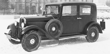 Шкода 633, изготавливалась с 1931 и до 1934. В общей сложности было произведено 504 единицы этого типа с кузовом типа седан, двухдверным, и с откидным верхом. А также некоторыми сервисными версиями, такими как небольшие грузовые платформы