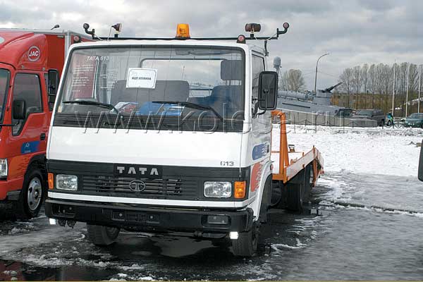 Не обошлось и без индийской техники – на выставке был показан грузовик Тata