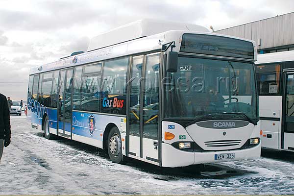 Автобус Scania на сжатом природном газе поддерживает нормы Euro 5. Планируется, что с января по июль 2006 года этот автобус в порядке эксперимента будет работать на одном из петербургских городских маршрутов