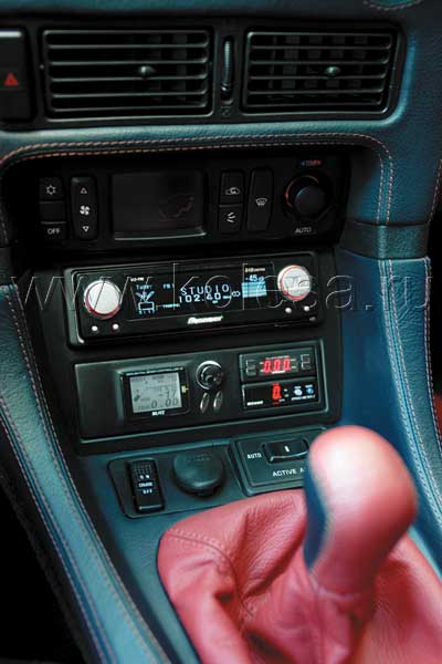 Магнитола соседствует с буст-контроллером. Последним пользоваться  гораздо интересней