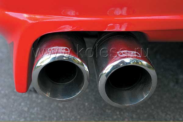 Магнитола соседствует с буст-контроллером. Последним пользоваться  гораздо интересней