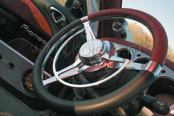 Руль - родом из 50-х. Стилистически, разумеется