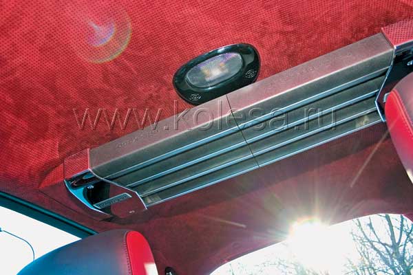 Усилители сабвуферов разместили на потолке. Сам он, кстати, покрыт специальной - подавляющей отражения - алькантарой