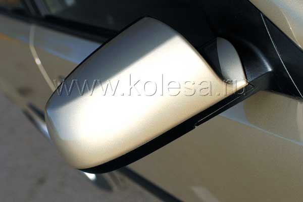 Зеркала граненой формы смотрятся выигрышно