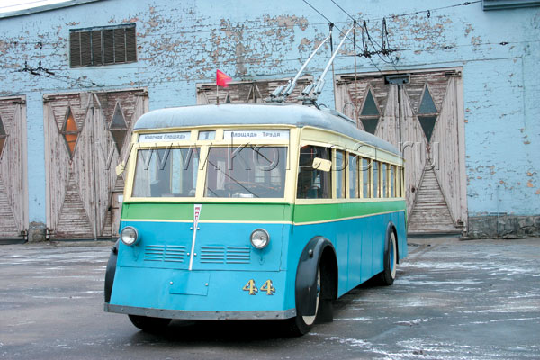 Троллейбус ЯТБ-1