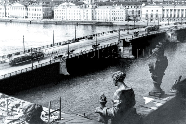 Дворцовый мост. Вид с крыши Зимнего дворца. Фото 1916 года