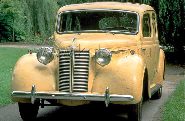 К началу 30-х годов на всех автомобилях уже ставили бамперы.