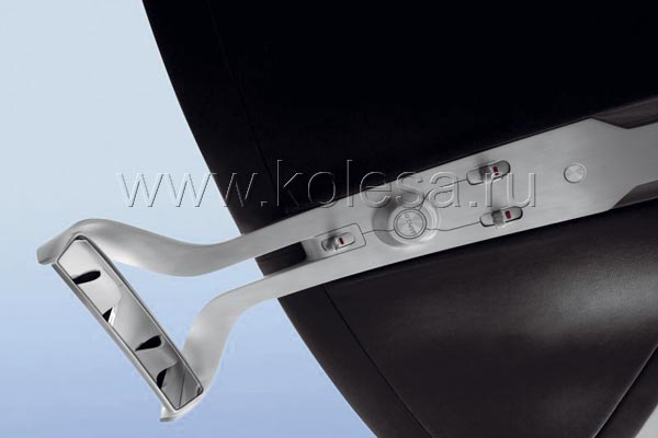 Салонное зеркало сегодня вообще может превращаться в мультимедийный центр