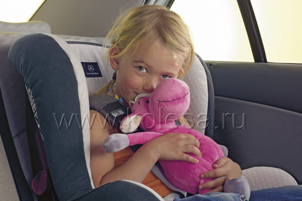 Для детей в автомобиле
предусмотрены специальные
кресла, обязательные по ПДД