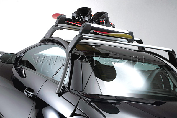 Оригинальная конструкция багажника для 
кузова «купе-кабриолет» с креплением 
передней части  в проеме двери и рамки 
ветрового стекла, а задней – в стыке 
крыла и крышки багажника
