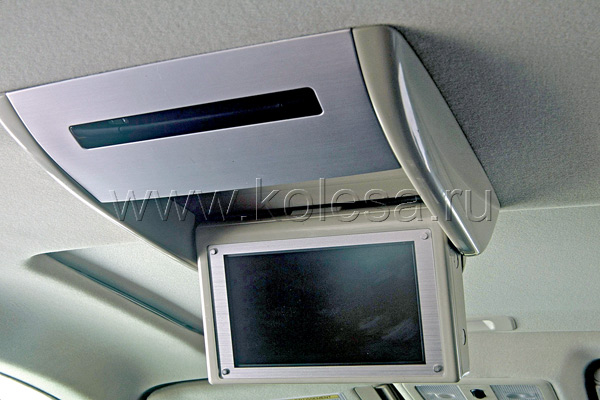 Монитор на потолке и фильмы по DVD 
увидят только пассажиры версии Premium