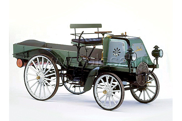 Первые автомобили получили колеса 
по наследству от гужевого транспорта