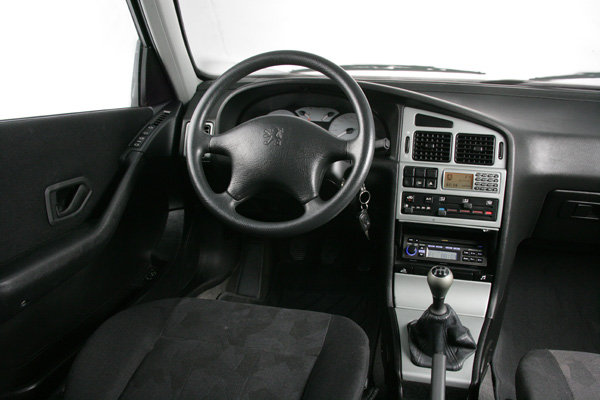 Салон Peugeot 405