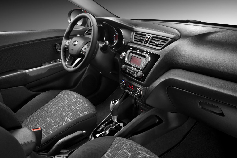 Интерьер Kia Rio с АКПП 