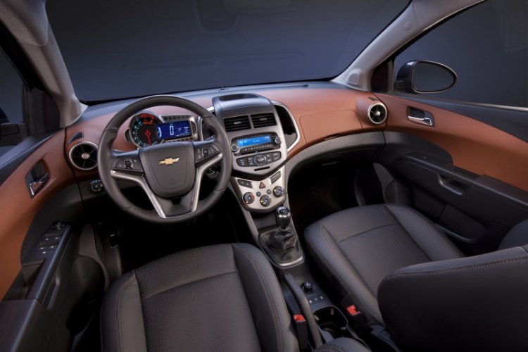 Chevrolet Aveo 2012 седан. Интерьер