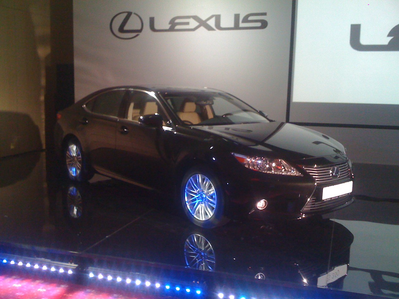 новый Lexus ES
