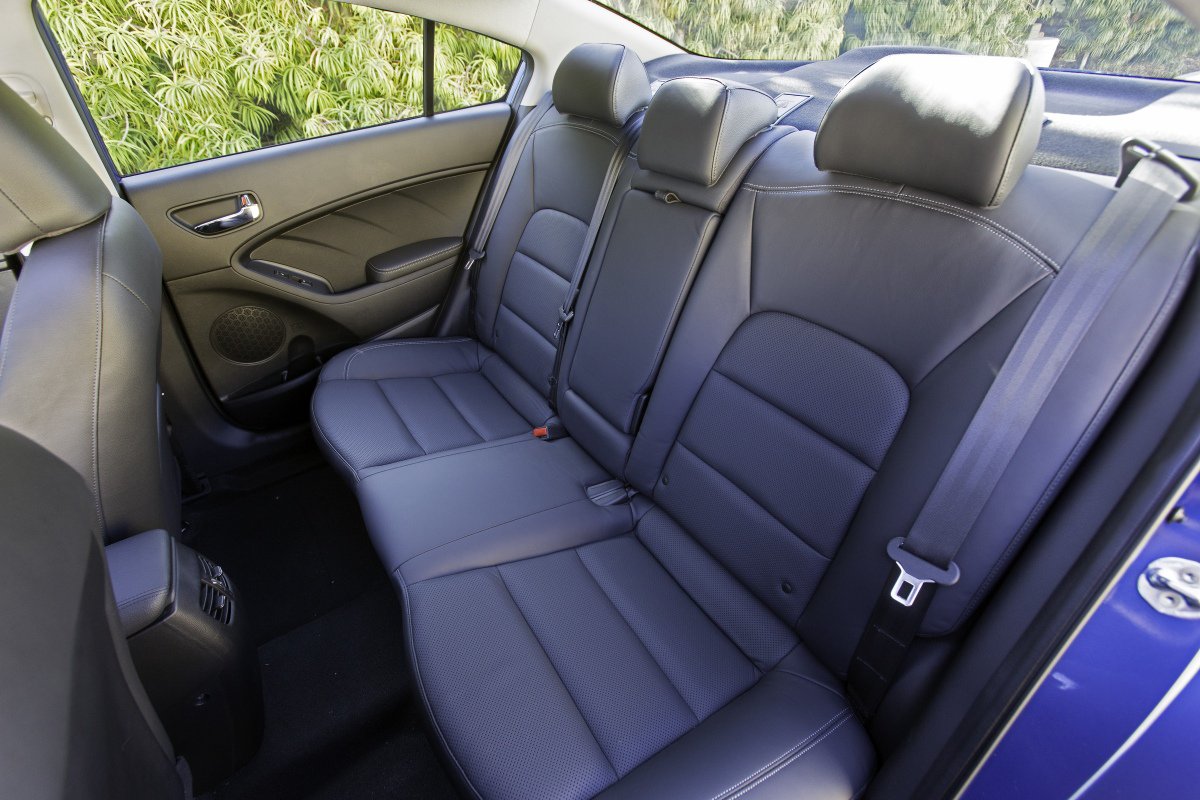 Kia Cerato 2013. Задние сиденья