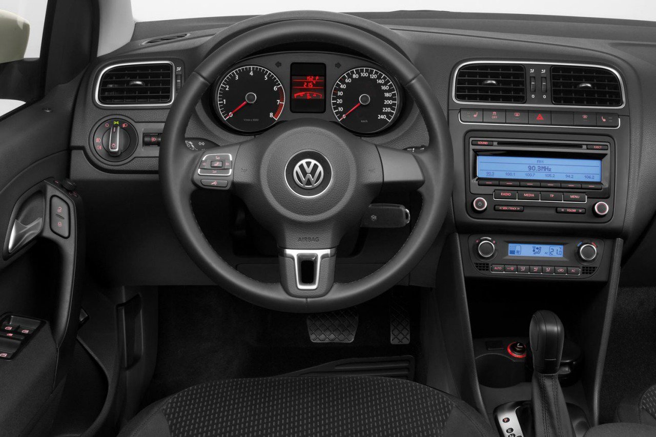 Интерьер Volkswagen Polo Sedan