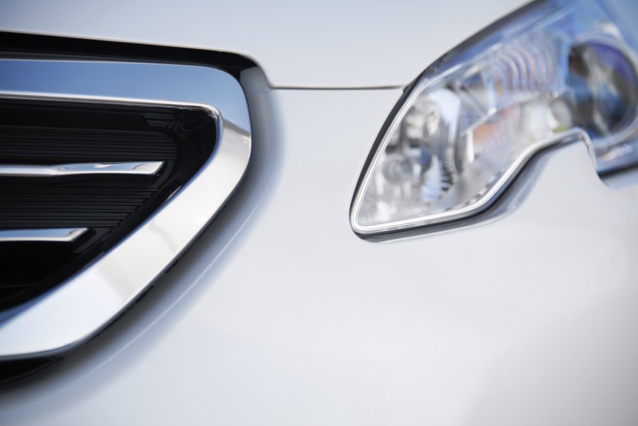 Peugeot 2008: передние фары