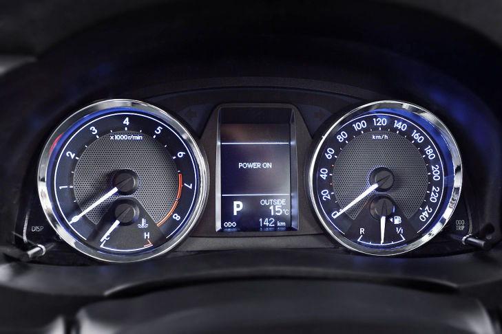 Щиток приборов Toyota Corolla 2013