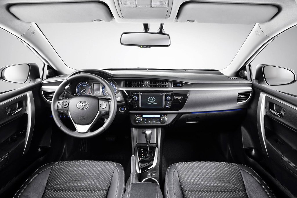 Toyota Corolla 2014: интерьер