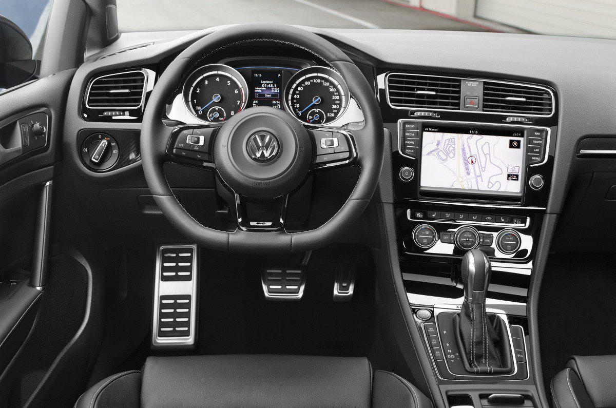 Volkswagen Golf R: интерьер