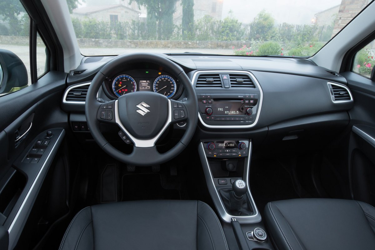 Новый Suzuki SX4: интерьер