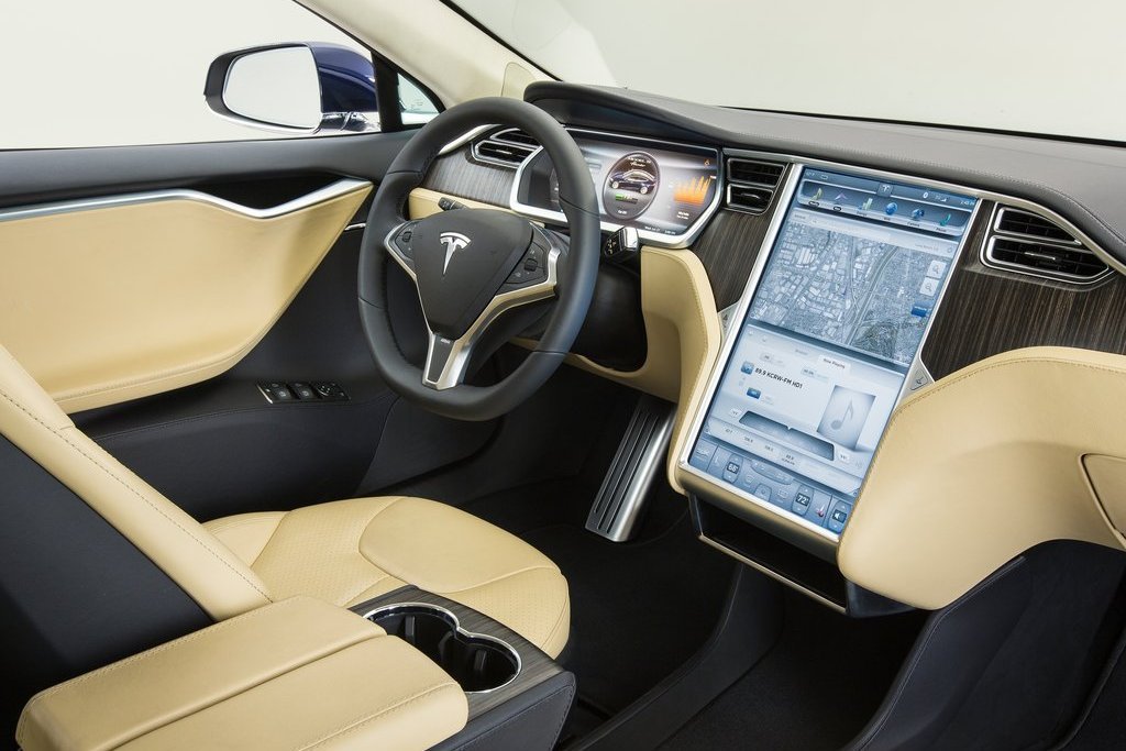Интерьер Tesla Model S