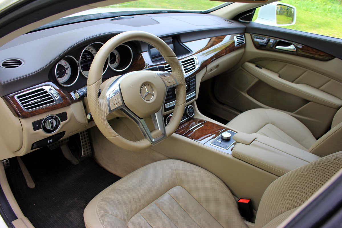 Интерьер Mercedes-Benz CLS350 Shooting Brake