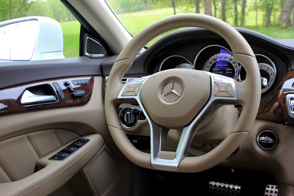 Интерьер Mercedes-Benz CLS350 Shooting Brake