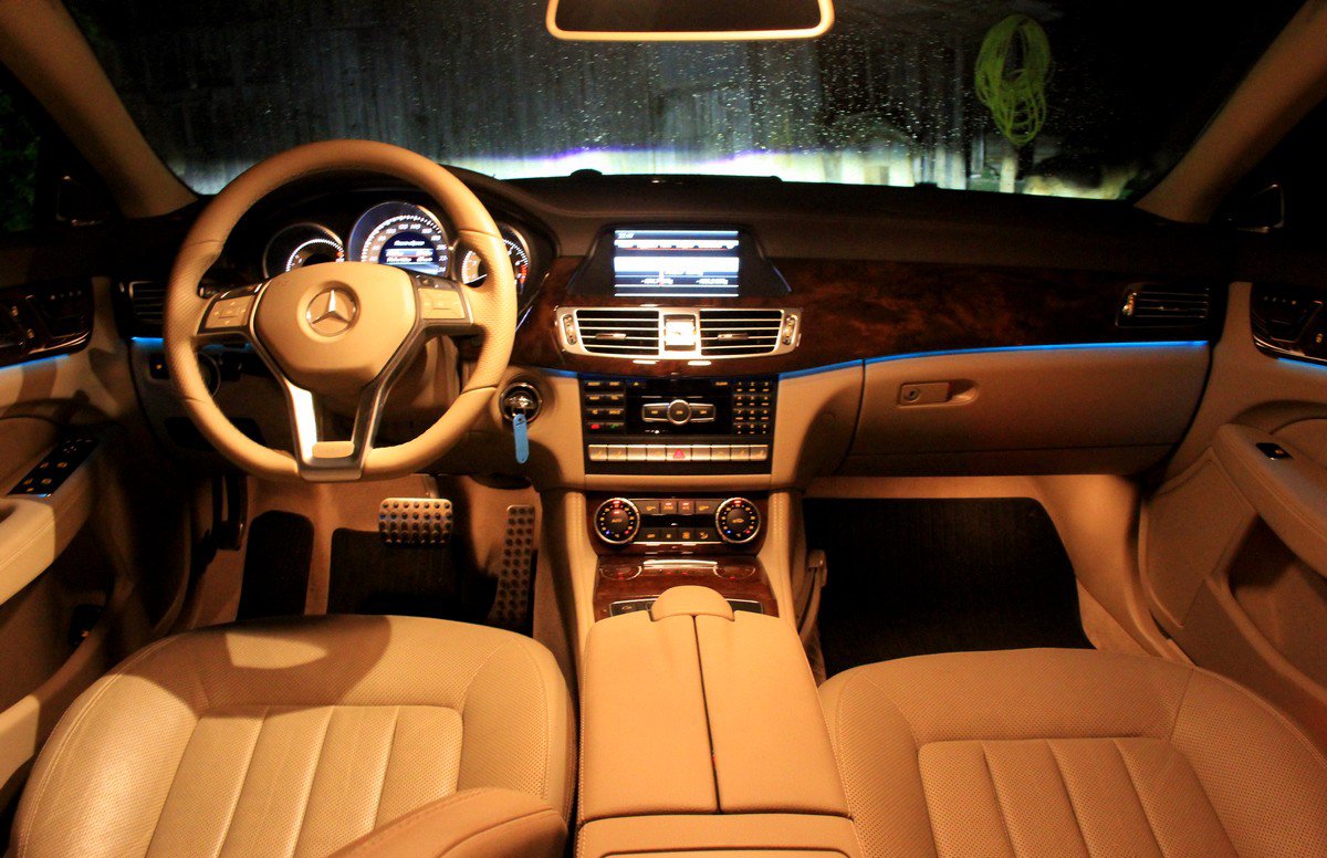 Интерьер Mercedes-Benz CLS350 Shooting Brake