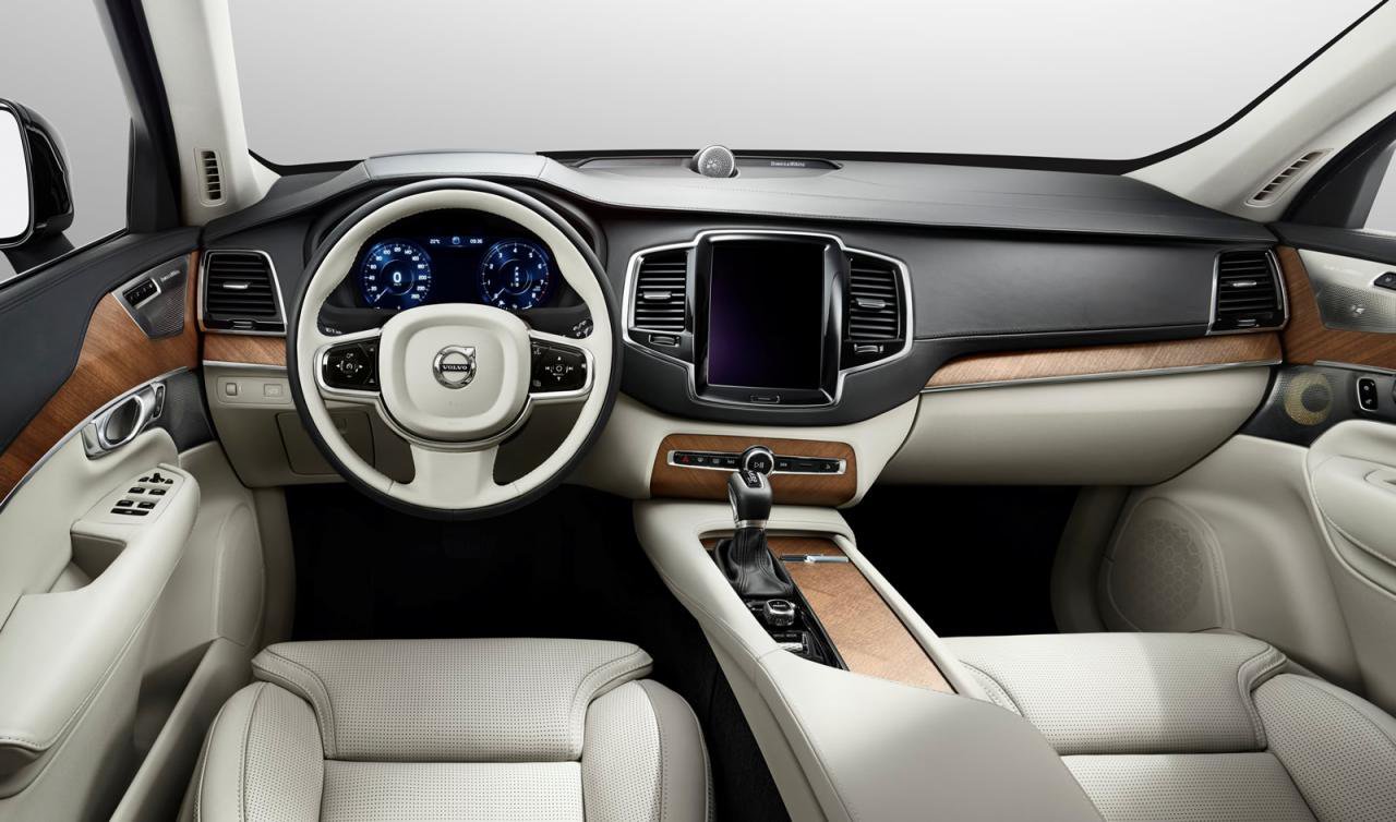 Интерьер Volvo XC90 второго поколения