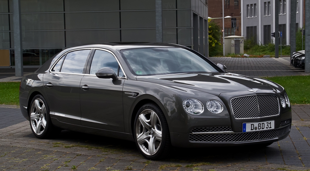 Bentley_Flying_Spur_–_Frontansicht_(1),_12._August_2013,_Düsseldorf.jpg